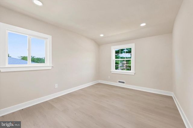 4 BELLOWS LN, Cherry Hill, NJ 08002