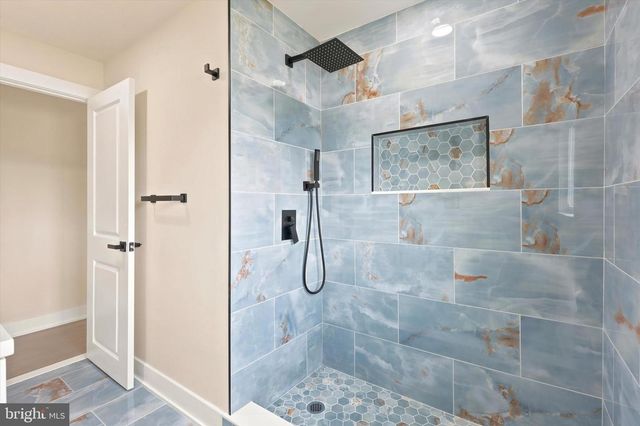 4 BELLOWS LN, Cherry Hill, NJ 08002