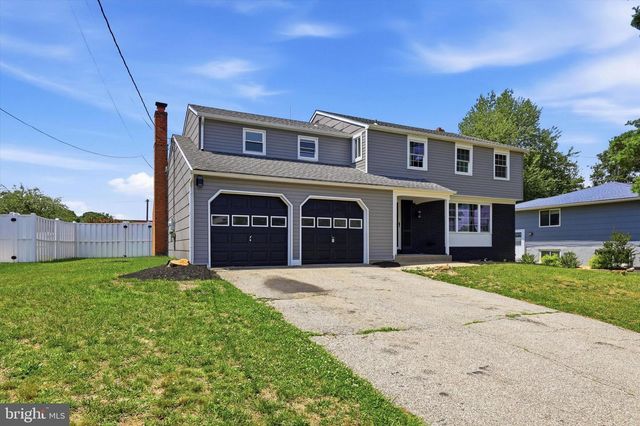 4 BELLOWS LN, Cherry Hill, NJ 08002