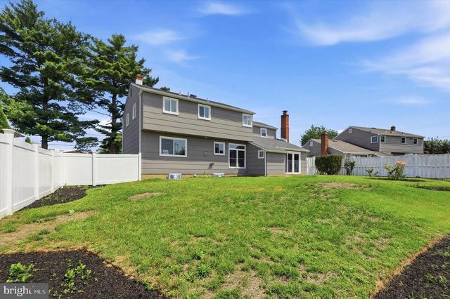 4 BELLOWS LN, Cherry Hill, NJ 08002