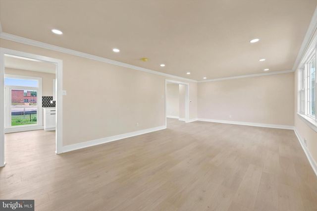 4 BELLOWS LN, Cherry Hill, NJ 08002