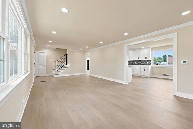 4 BELLOWS LN, Cherry Hill, NJ 08002