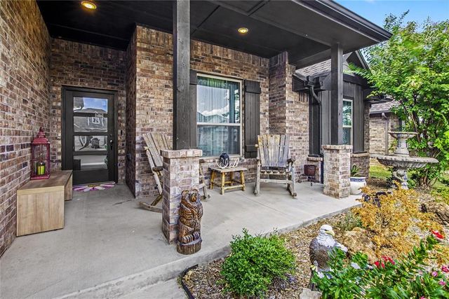 713 Bison Crossing Drive, Yukon, OK 73099