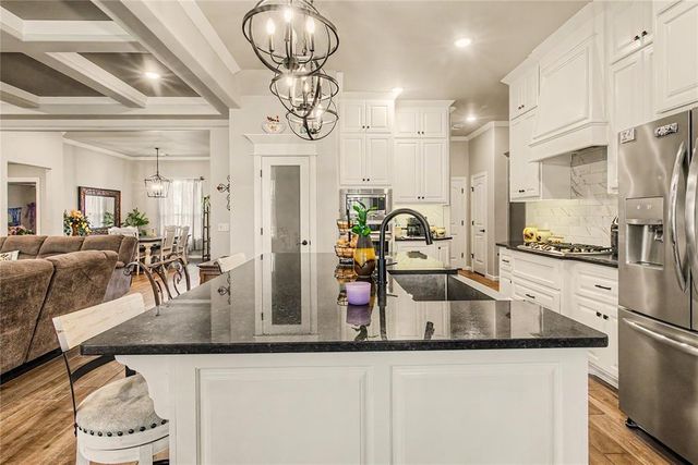 713 Bison Crossing Drive, Yukon, OK 73099