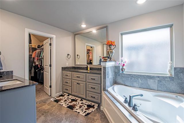713 Bison Crossing Drive, Yukon, OK 73099