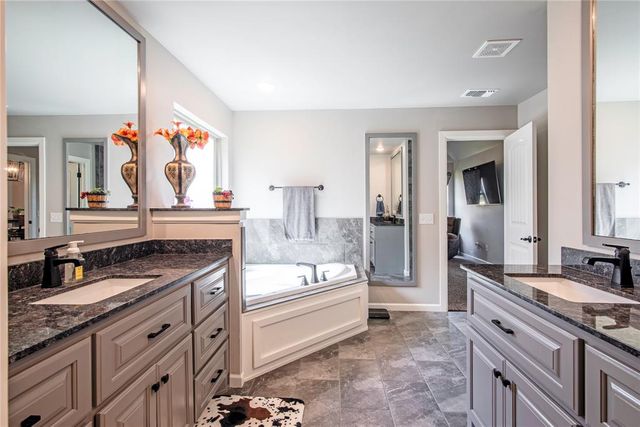 713 Bison Crossing Drive, Yukon, OK 73099