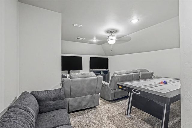 713 Bison Crossing Drive, Yukon, OK 73099