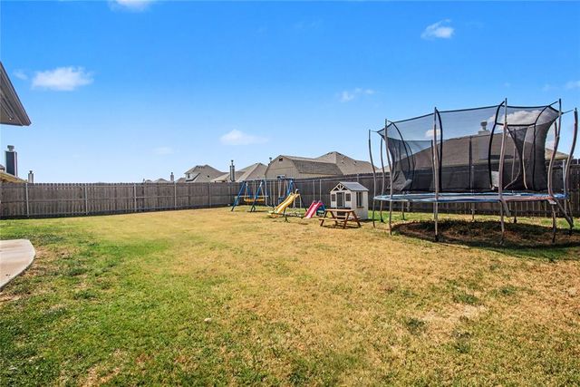 713 Bison Crossing Drive, Yukon, OK 73099