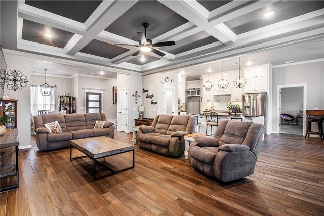 713 Bison Crossing Drive, Yukon, OK 73099