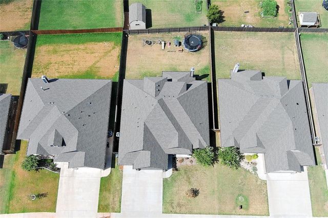 713 Bison Crossing Drive, Yukon, OK 73099