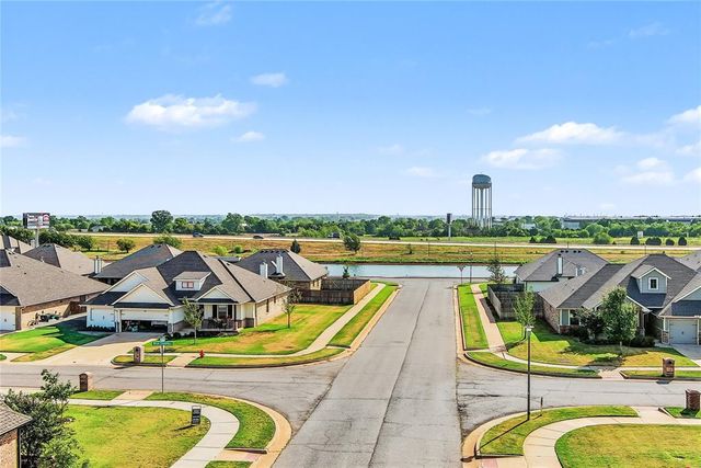713 Bison Crossing Drive, Yukon, OK 73099