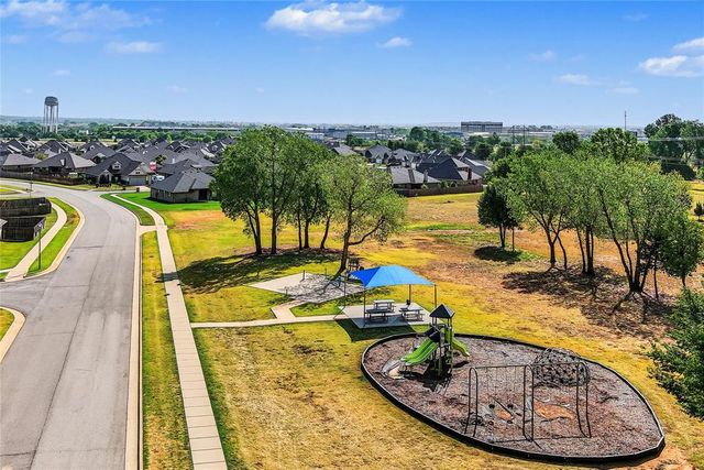 713 Bison Crossing Drive, Yukon, OK 73099