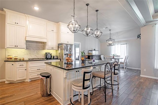 713 Bison Crossing Drive, Yukon, OK 73099