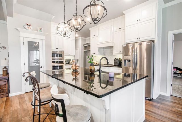 713 Bison Crossing Drive, Yukon, OK 73099