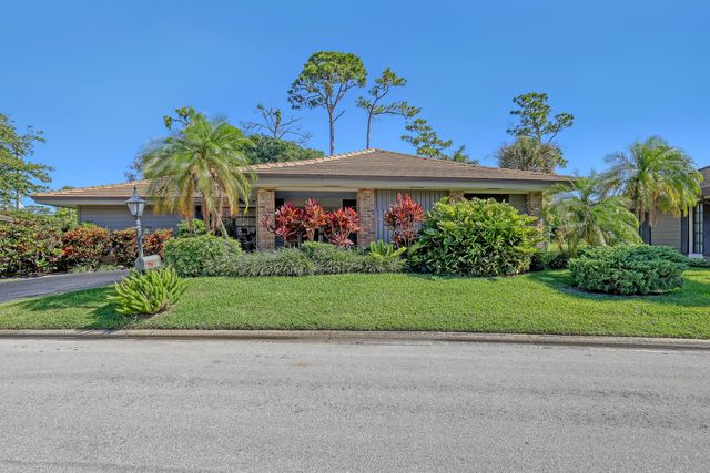 652 Cypress Key Circle, Atlantis, FL 33462