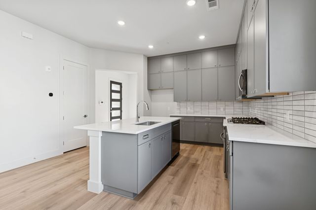 452 Waters Edge Drive 822, Hickory Creek, TX 75065