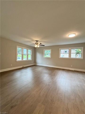 1332 Calvert Drive, Winston-salem, NC 27107