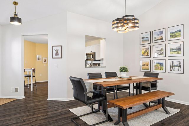 537 Markgrafs Lake Alcove, Woodbury, MN 55129