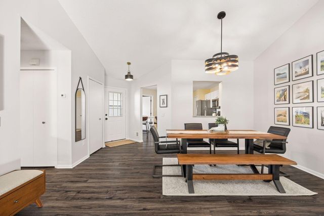 537 Markgrafs Lake Alcove, Woodbury, MN 55129