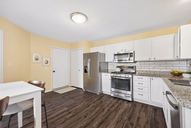 537 Markgrafs Lake Alcove, Woodbury, MN 55129