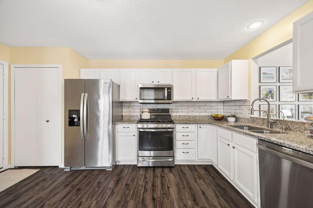 537 Markgrafs Lake Alcove, Woodbury, MN 55129