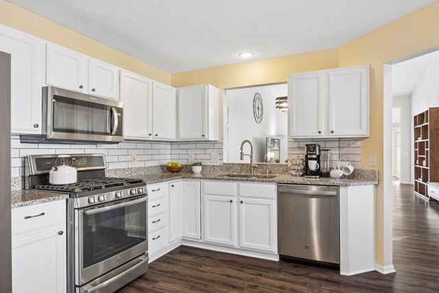 537 Markgrafs Lake Alcove, Woodbury, MN 55129