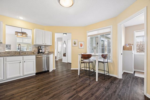 537 Markgrafs Lake Alcove, Woodbury, MN 55129