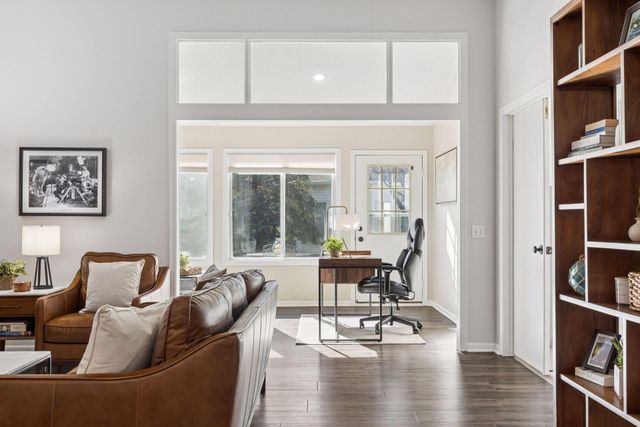 537 Markgrafs Lake Alcove, Woodbury, MN 55129