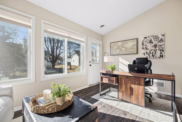 537 Markgrafs Lake Alcove, Woodbury, MN 55129