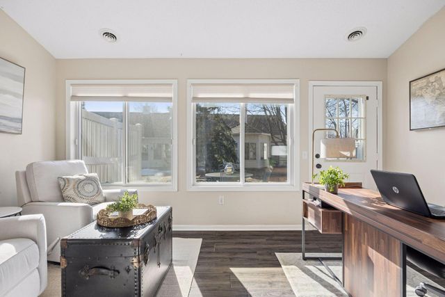 537 Markgrafs Lake Alcove, Woodbury, MN 55129