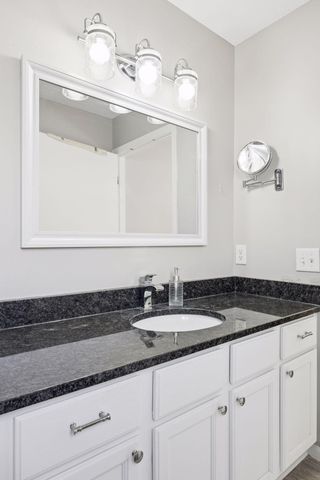 537 Markgrafs Lake Alcove, Woodbury, MN 55129