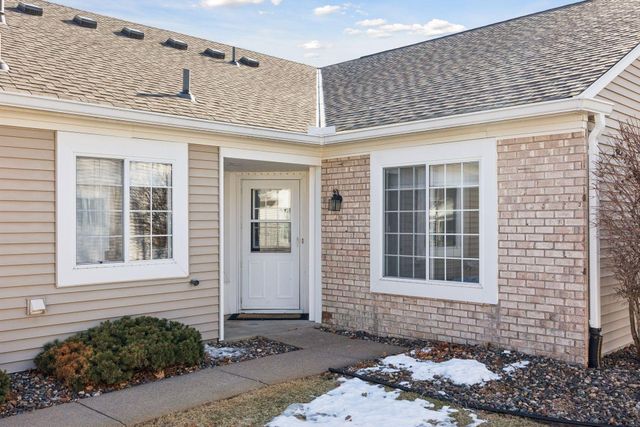 537 Markgrafs Lake Alcove, Woodbury, MN 55129