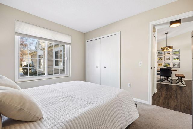 537 Markgrafs Lake Alcove, Woodbury, MN 55129