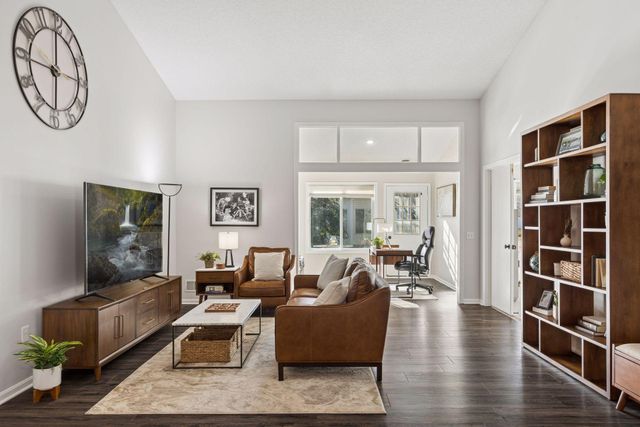 537 Markgrafs Lake Alcove, Woodbury, MN 55129