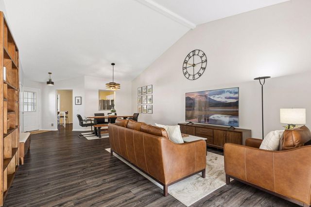 537 Markgrafs Lake Alcove, Woodbury, MN 55129