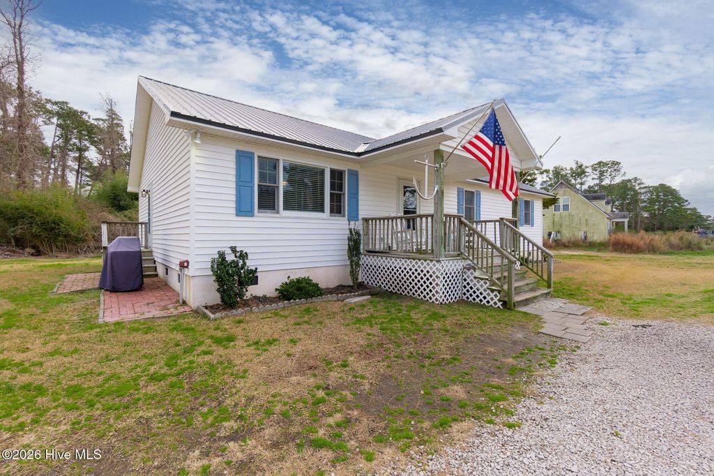 527 Marshallberg Road, Smyrna, NC 28579