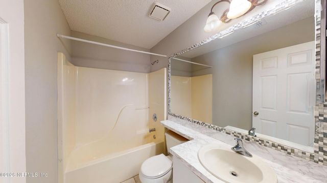 1738 CHANDELIER Circle E, Jacksonville, FL 32225