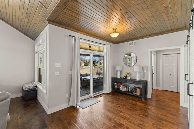 1024 Fountain View Drive, Pella, IA 50219