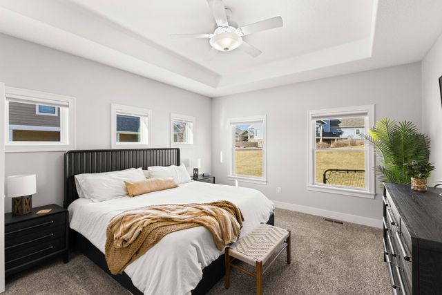 1024 Fountain View Drive, Pella, IA 50219