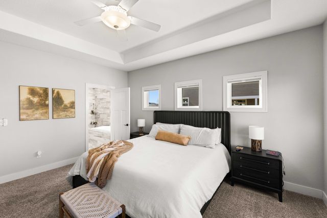 1024 Fountain View Drive, Pella, IA 50219