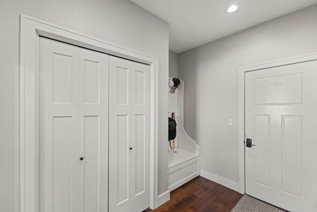 1024 Fountain View Drive, Pella, IA 50219