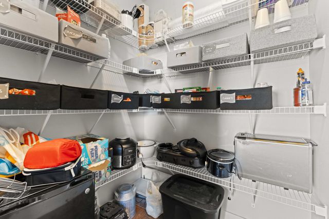 1024 Fountain View Drive, Pella, IA 50219