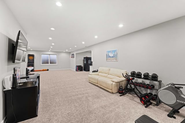 1024 Fountain View Drive, Pella, IA 50219