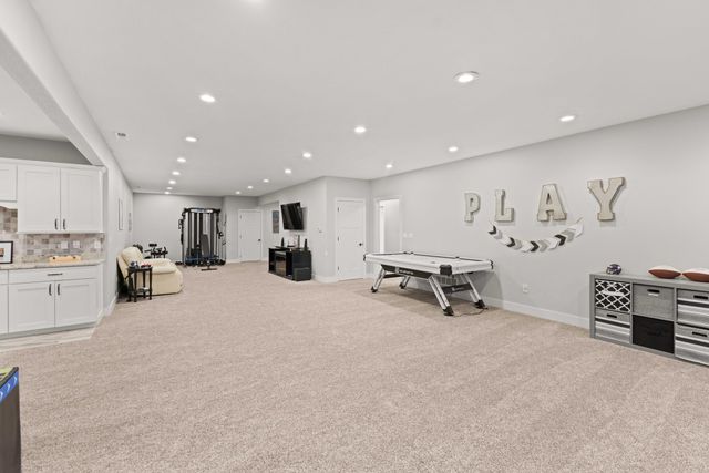 1024 Fountain View Drive, Pella, IA 50219