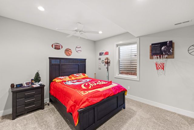 1024 Fountain View Drive, Pella, IA 50219