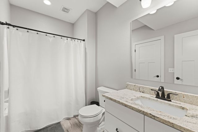 1024 Fountain View Drive, Pella, IA 50219