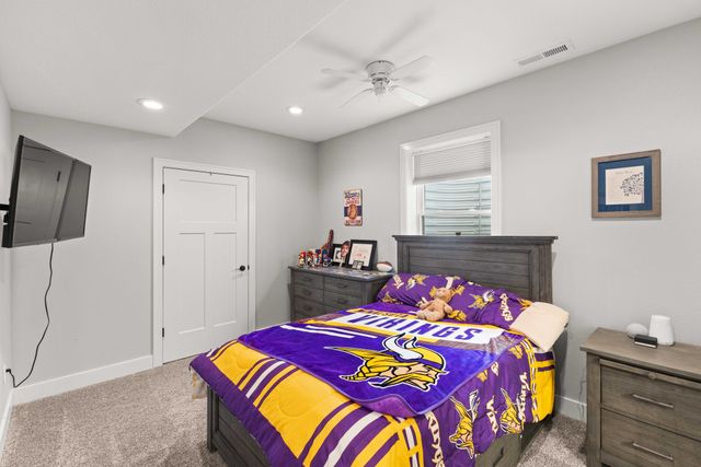 1024 Fountain View Drive, Pella, IA 50219