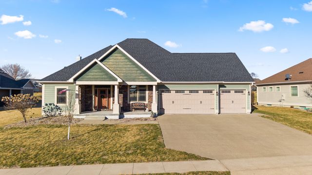 1024 Fountain View Drive, Pella, IA 50219