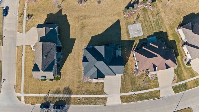 1024 Fountain View Drive, Pella, IA 50219