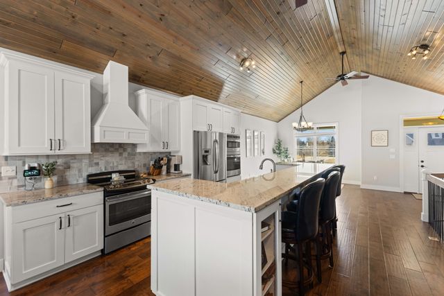 1024 Fountain View Drive, Pella, IA 50219